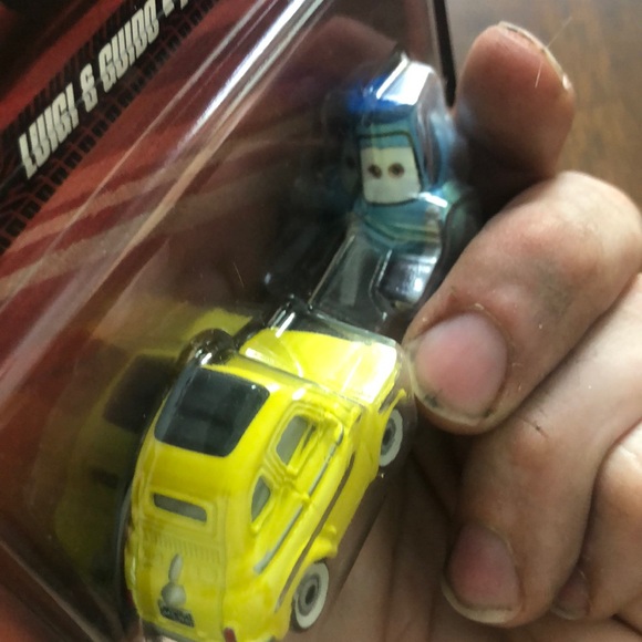 DISNEY Pixar Cars Luigi & Guido Toy Set - Picture 5 of 7